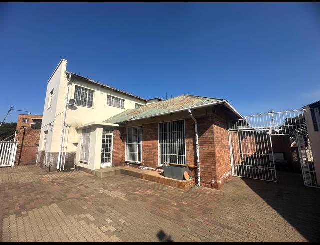655M² WAREHOUSE FOR SALE IN DRIEHOEK
